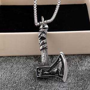 Collar con colgante de hacha de acero inoxidable para hombre, diseño de lobo y cuervo de doble cara, joyería de regalo - Product Image 4