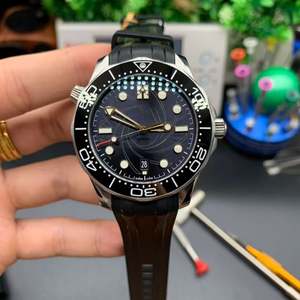 นาฬิกาข้อมือผู้ชายคุณภาพสูง ดีไซน์หรูหราทันสมัย ระบบจักรกล กันน้ำ สำหรับเล่นกีฬา แสดงวันที่ เหมาะสำหรับธุรกิจ แบรนด์โอเมก้า - Product Image 2