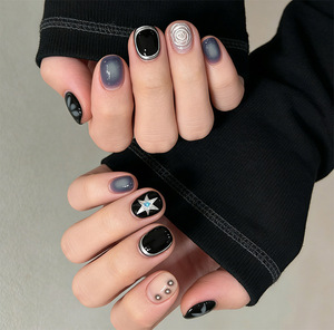 <span class=keywords><strong>Uñas</strong></span> postizas <span class=keywords><strong>negras</strong></span> de diseño de grafiti <span class=keywords><strong>con</strong></span> purpurina y forma de almendra para hombre, pre-diseñadas, sofisticadas y de nicho, a la moda. - Product Image 2