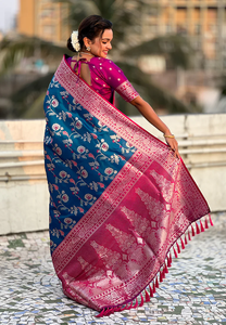 Delight In Pink Banarasi Sari de seda suave con hermoso contraste Jaal y exquisito tejido Zari Ideal para bodas Festivales - Product Image 2
