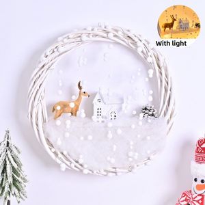 Nueva Corona Navideña Tradicional Hecha a Mano para Exteriores, con Adornos de Agujas de Pino y Alces, para Colgar en Puertas y Ventanas, Personalizable en 3 Colores - Product Image 1