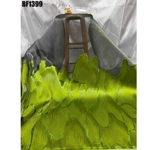 Tissu jacquard brocart en polyester métallisé pour robes de soirée féminines – Matière colorée de créateur - Product Image 1