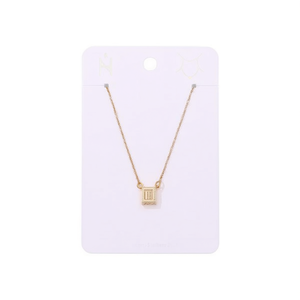 Collana Angelina con Diamante Quadrato in Acciaio Inossidabile Placcato Oro, Gioiello Minimalista per Uso Quotidiano Femminile - Product Image 1