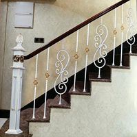 Rampe d'escalier intérieure élégante et moderne en acier thermolaqué, forme allongée, garantie 5 ans, installation facile, entretien réduit
