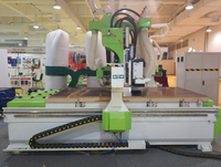 Routeur CNC à quatre processeurs haute efficacité pour le traitement des panneaux de meubles, du MDF et des panneaux PVC