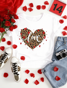 T-shirt da donna con stampa leopardata a cuori per San Valentino, manica corta, girocollo, casual, alla moda, primavera estate, 100% cotone jersey - Product Image 2