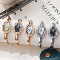 Jam Tangan Wanita Quartz Laris Manis, Desain Retro Oval Bertahtakan Berlian, Mewah Ringan untuk Sehari-hari, Elegan dan Serbaguna dengan Dial Penunjuk