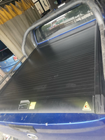 Couverture de benne souple et pliable pour pick-up MAXUS T70, installation facile, verrouillable, protection contre les intempéries.