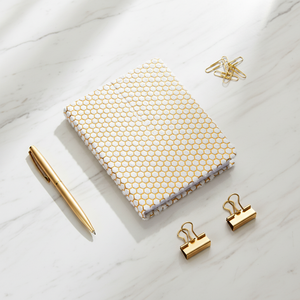 Journal Kawaii Fluffy B5 enveloppé d'une couverture en peluche rose pastel avec bande élastique, idéal pour la prise de notes créatives - Product Image 1