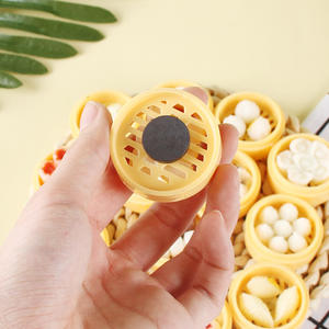 Mini Aimant de Réfrigérateur en Forme de Boulette de Vapeur, <span class=keywords><strong>Jouet</strong></span> Alimentaire Miniature, Autocollant Décoratif de Message Xiaolongbao, Autocollant de Décoration Alimentaire Simulée - Product Image 3