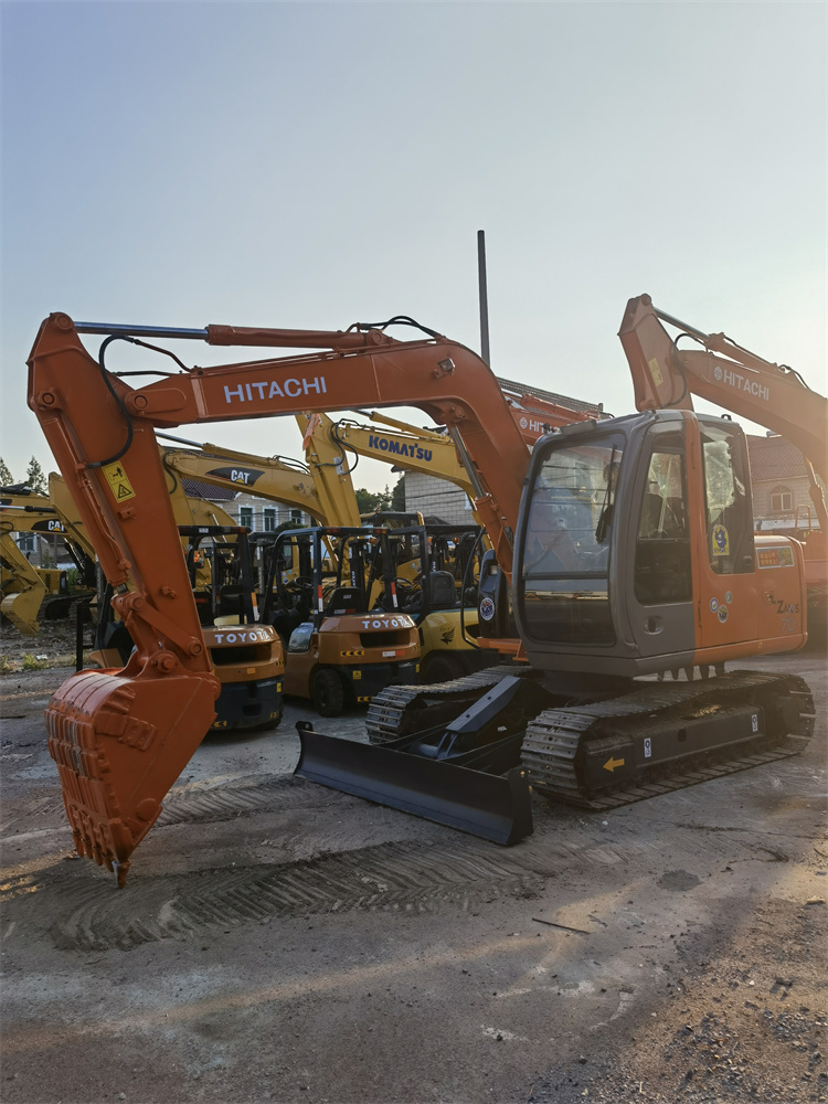 Japan Made Hitachi ZAXIS 70 Mini Tracked Digger 7 Ton