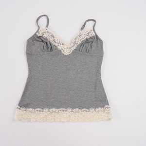 Camisole à col en V avec bordure en dentelle pour femme, débardeur à bretelles spaghetti avec coupe ajustée, haut superposé de style français doux et sexy - Product Image 6