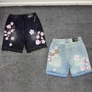 Pantalones cortos de mezclilla personalizados con bordado de flor de cerezo estilo callejero, pantalones capri Y2K holgados de estilo retro hip-hop inspirados en Harajuku - Product Image 1