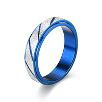 Bague large en acier inoxydable bleu, texturée à paillettes avec rainures diagonales, bague statement, en stock, bijoux en gros