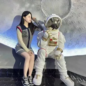 Украшение статуи космонавта из стекловолокна
