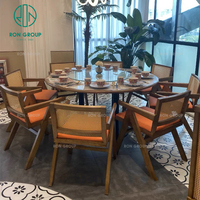 Table carrée en bois et chaise en rotin de style moderne pour café et salon de thé, canapé en cuir, mobilier de restaurant