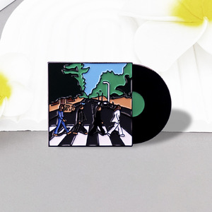 Pin de Esmalte Personalizado de <span class=keywords><strong>Abbey</strong></span> Road |   Insignia Metálica Personalizada de Vinilo Musical para Fans, Fabricada por una Empresa con Más de 20 Años de Experiencia - Product Image 3