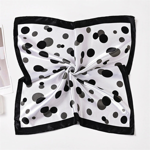 Écharpe en soie à imprimé floral de luxe pour femmes, écharpe carrée en satin doré, motif rose vintage, foulard pour le cou, pour mariage et cadeau - Product Image 4