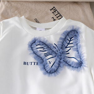 Set per Ragazze: <span class=keywords><strong>Felpa</strong></span> a Maniche Lunghe in Poliestere e Cotone con Stampa Farfalle Bianche + Pantaloni Larghi in Denim con Fiocco, Completo Due Pezzi Fresco e Carino - Product Image 3