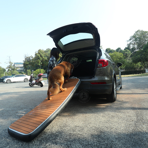 Rampe de <span class=keywords><strong>voiture</strong></span> pour chien gonflable portable DWF matériel extérieur fournitures pour animaux de compagnie facile à franchir pour voitures et SUV - Product Image 1