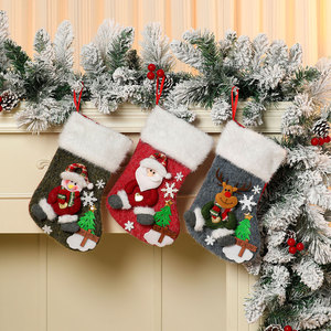 Nueva mediana bolsa de regalo navideña de felpa grande con diseño de dibujos animados en 3D, estilo transfronterizo, para dulces, adorno para árbol de Navidad - Product Image 2