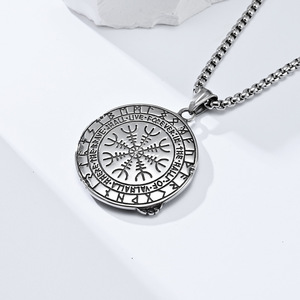 Ciondolo in Acciaio Inossidabile 316L PVD, Testa di <span class=keywords><strong>Lupo</strong></span> Vichingo della Mitologia Norrena, Amuleto Talismano Personalizzato Vintage Gotico per Collana da Uomo - Product Image 5