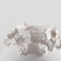 Vase en porcelaine blanche moderne de luxe ARM LVG, bord festonné 3D, récipient à fleurs en céramique sculpturale, finition mate, décoration d'intérieur, objet d'art