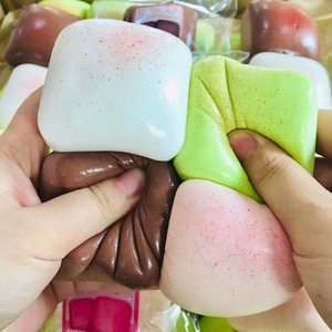 ของเล่นบีบอัดรูปขนมปัง PU Foam Squishies ของเล่นบีบอัดรูปเค้กน่ารัก ของเล่นบีบอัดลดความเครียด ของเล่นเด็ก ของเล่นบีบอัดแบบ Fidget Toy - Product Image 3