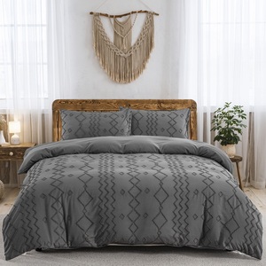 Parure de lit en jacquard à texture ondulée et entretien facile - Housse de couette et taies d'oreiller 110 <span class=keywords><strong>GSM</strong></span> pour rehausser votre chambre - Product Image 1