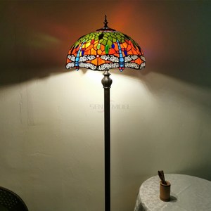 <span class=keywords><strong>Lampe</strong></span> sur pied en verre <span class=keywords><strong>Tiffany</strong></span> mosaïque coloré peint à la main, abat-jour en forme de <span class=keywords><strong>libellule</strong></span>, <span class=keywords><strong>lampe</strong></span> décorative rétro européenne - Product Image 2