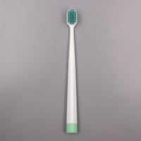 Brosse à dents de voyage de haute qualité avec poignée confortable, brosse à dents pour enfants et adultes, gratte-langue, directement de l'usine
