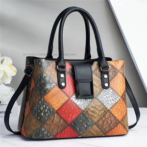 Hot Sale PU Leather Fashion <b>Handbag</b> Shoulder Messenger Bag Ladies Middle-aged Mother <b>Chains</b> Cover Polyester Tanjing - Product Image 5