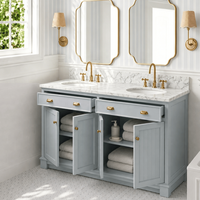 Meuble-lavabo de salle de bain traditionnel au design à lattes avec comptoir en marbre de Carrare, lavabo en céramique à encastrer, tiroirs et portes à fermeture douce