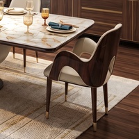 Table à manger en marbre veiné or avec 6 chaises en bois et pieds en métal pour projet de villa, service de mobilier complet pour toute la maison