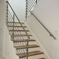 Colonne de garde-corps moderne en câble d'acier inoxydable pour balcon et escalier, options personnalisables pour l'intérieur