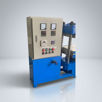 Presse de vulcanisation de caoutchouc entièrement isolée avec moteur, pompe, contrôle automatique PLC, type quatre colonnes, pression précise, anti-vibration