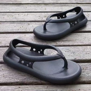 Chanclas de diseño exclusivo para el verano, con textura EVA tipo nube y propiedades antideslizantes, ideales para parejas con temática playera. - Product Image 5