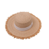Chapeau de soleil en raphia à large bord pour femme, à calotte plate et bords bruts, idéal pour l'été, la plage, les vacances, les loisirs en bord de mer et les activités de plein air