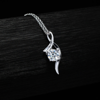 Perhiasan mewah klasik empat cakar Vvs warna D liontin Moissanite 1CT kalung perak Sterling 925 untuk hadiah wanita