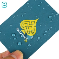 Jeu de cartes à jouer de luxe en papier recyclable à noyau noir personnalisé de 54 pièces étanche écologique avec logo imprimé pour jeu de poker