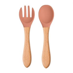 Ensemble de 2 couverts pour bébé et tout-petit, sans BPA, de qualité alimentaire, avec cuillère et fourchette à embout en silicone souple et manche en bois - Product Image 6