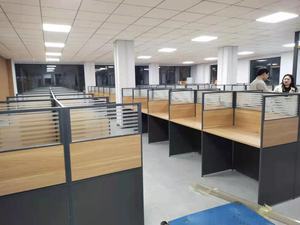 2025 prix d'usine chaud bureau écran cloison poste de travail bureau modulaire cabine bureau Commercial 6 personnes poste de travail - Product Image 2
