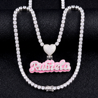 Pendentif personnalisé en argent sterling 925 avec lettre en moissanite VVS et émail rose, serti de moissanite