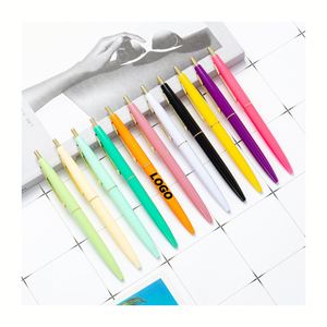 Stylos à bille multicolores personnalisés en vrac, stylos promotionnels en plastique pour le bureau et l'école avec logo pour les salons professionnels - Product Image 1