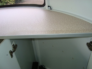 Superior Tailored 2-Horse Straight Load <b>Float</b> with Integrated Cupboard for European Horse Transport - Product Image 3