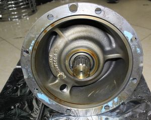 Motore oscillante ZX330-<span class=keywords><strong>3</strong></span> ZX120 <span class=keywords><strong>EX200</strong></span> ZX110 per pezzi di ricambio per escavatore 4330222 24841977 motore rotativo - Product Image 2