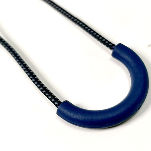 Tirador de cremallera de plástico en forma de U de 8 cm sin bloqueo para bolsas de ropa, textiles para el hogar, calzado e industria. - Product Image 4