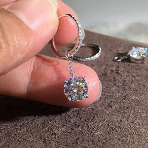 Orecchini a polsino classici in rame con quattro punte e pietra scintillante, con catena a nappa pendente, da donna - Product Image 2