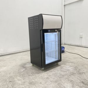 <span class=keywords><strong>Mini</strong></span>-réfrigérateur à boissons lumineux personnalisé conçu pour mettre en valeur les thés glacés pétillants dans les zones de bars urbains branchés - Product Image 2