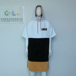 Chine Usine Personnalisé Contraste Couleurs À Capuche Plage Surf Éponge À <span class=keywords><strong>Langer</strong></span> Robe Serviette Poncho pour Enfants Adultes - Product Image 6